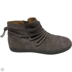 Boots Designer By Ugg In Grey, Size: 7.5