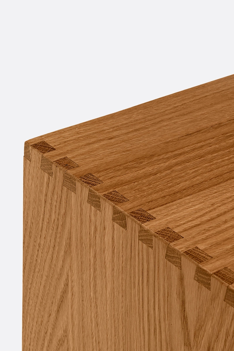 LC14 Tabouret Maison du Brésil solid wood stool