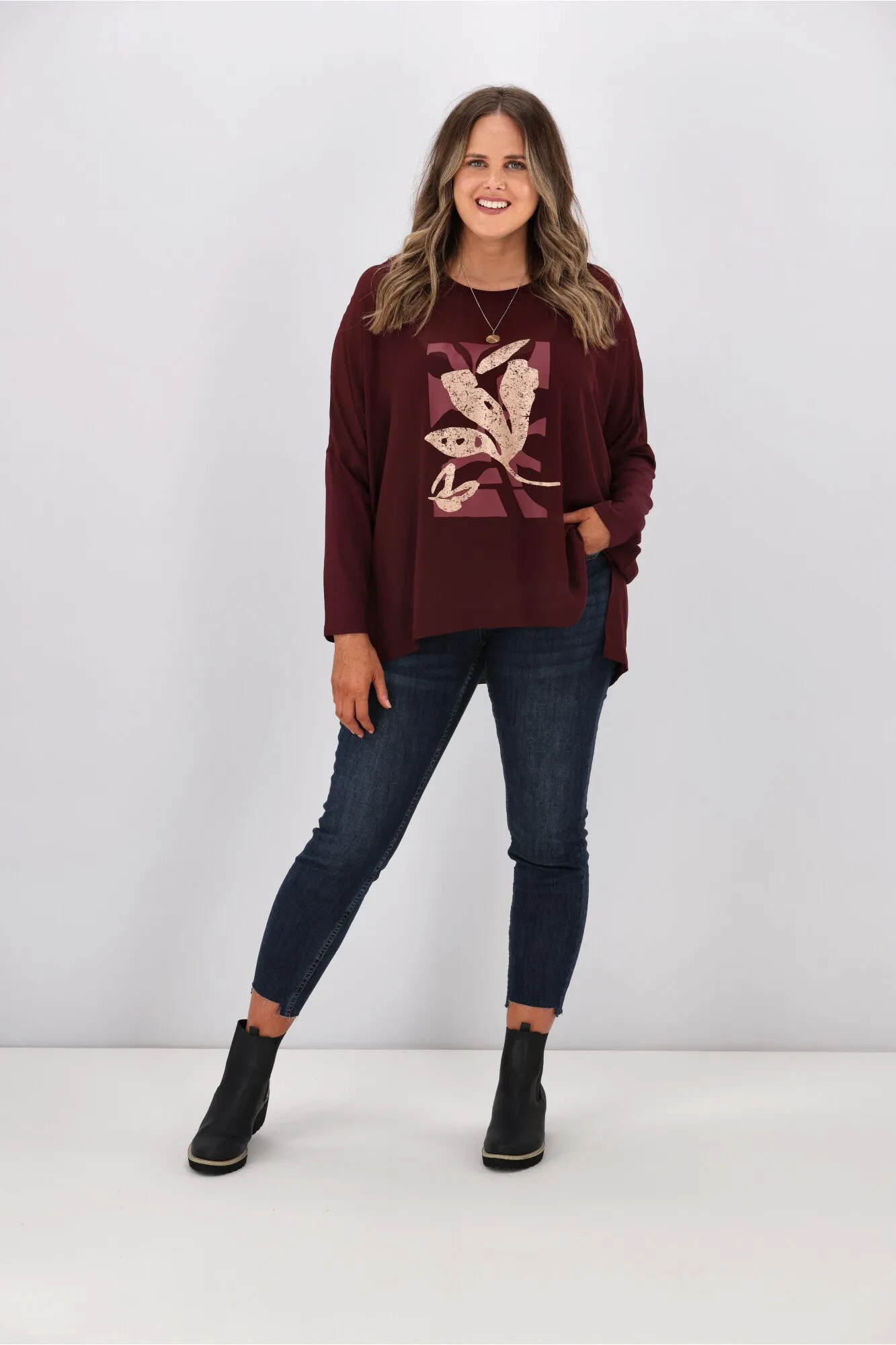Shine On Label Kateri Foil Print Top Deep Wine