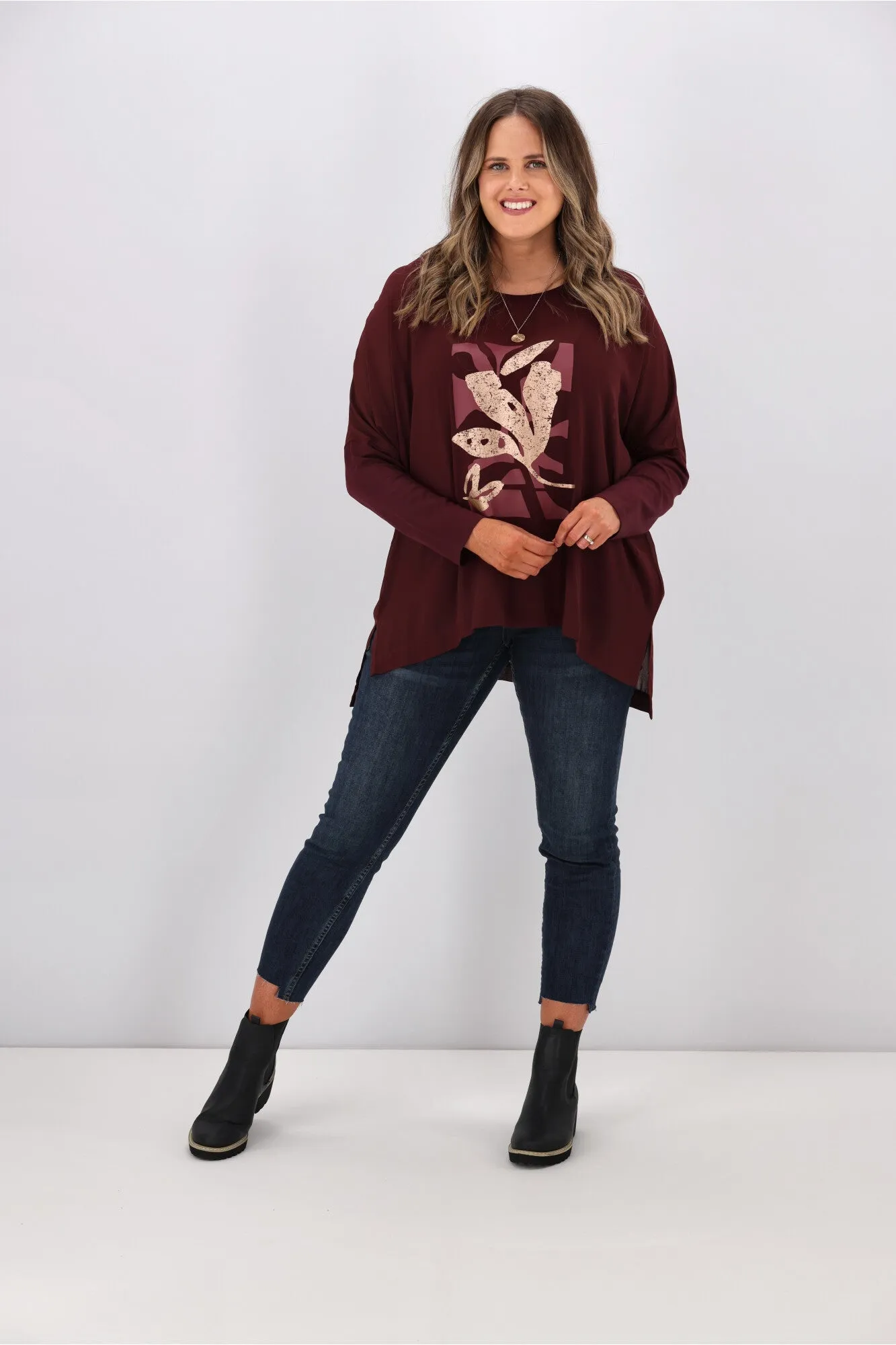 Shine On Label Kateri Foil Print Top Deep Wine