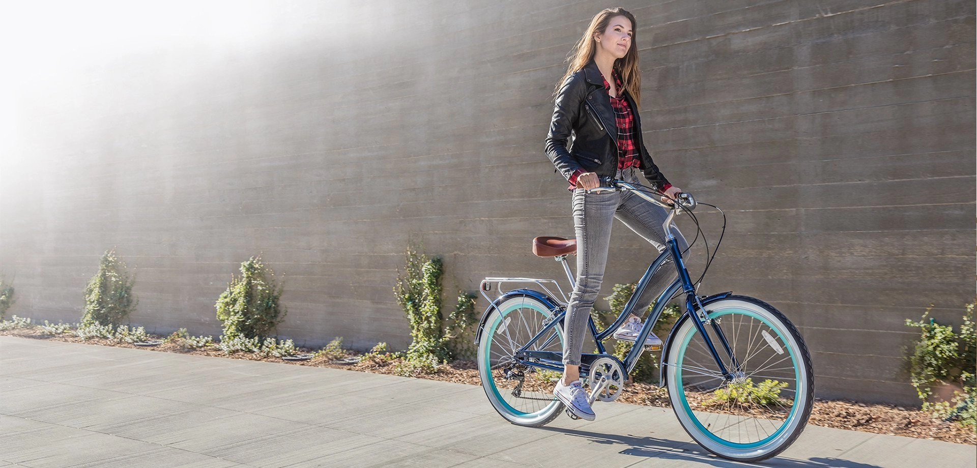 sixthreezero EVRYjourney Women's Casual Edition 7-Speed w/ Integrated Cable Lock, Light and Basket